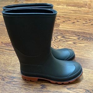 Boys rain boots size 6 youth